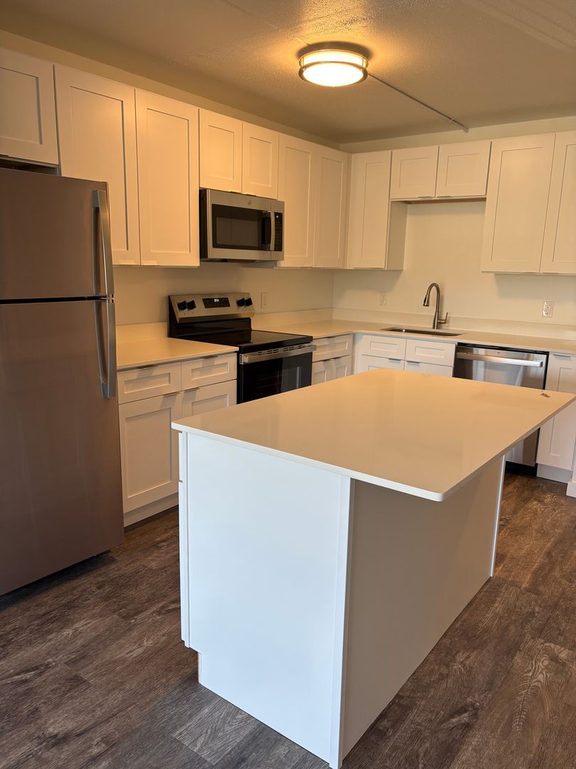 Monroeville Apartment: 100 Oxford Drive