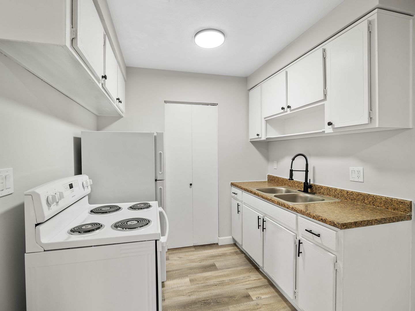 Akron Apartment: 1469 Alphada Avenue