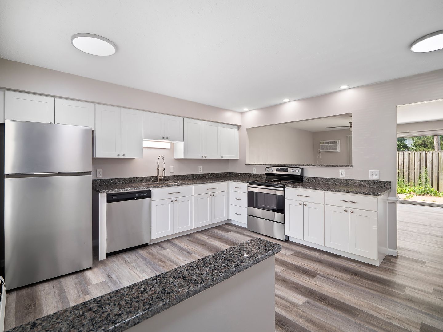 Mentor Apartment: 9880 Old Johnnycake Ridge Rd.