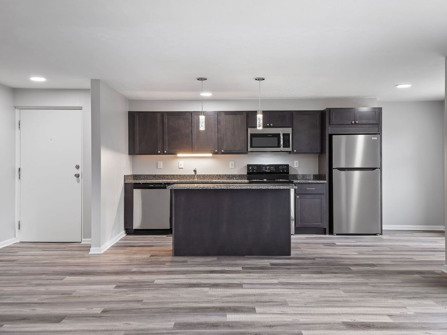 Mentor Apartment: 7921 Mentor Ave.