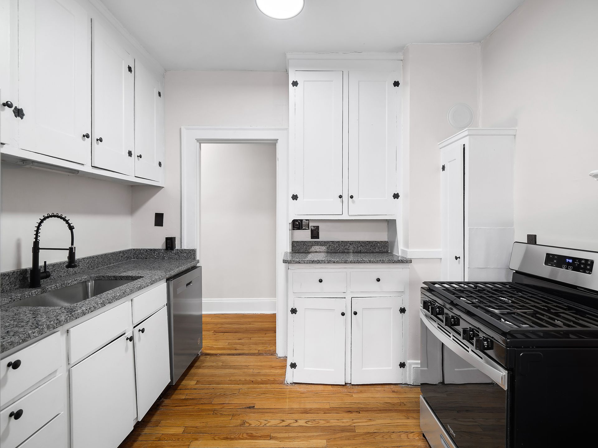 Cleveland Heights Apartment: 3207 Meadowbrook