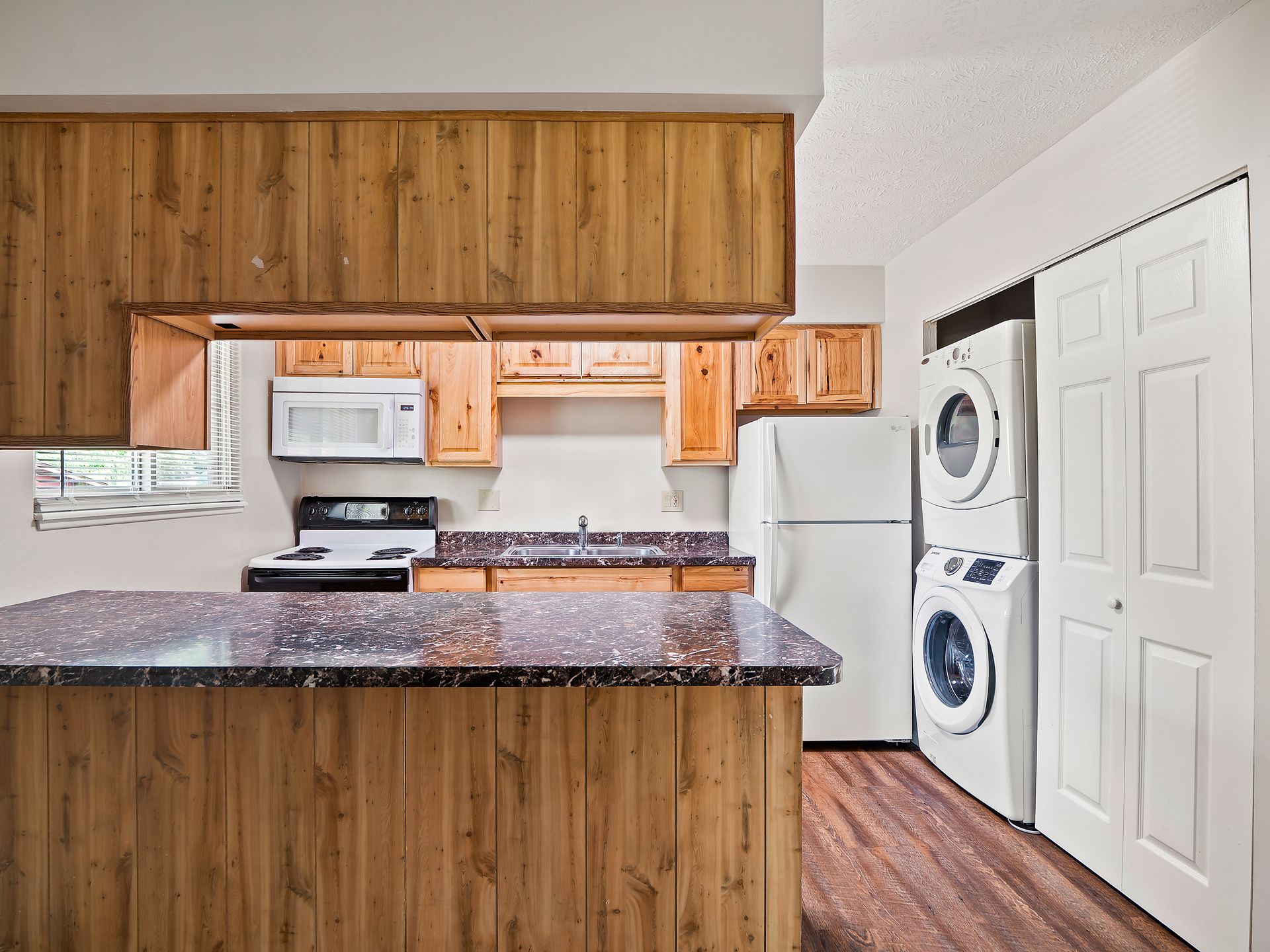 Barberton Apartment: 105 2nd St. SE