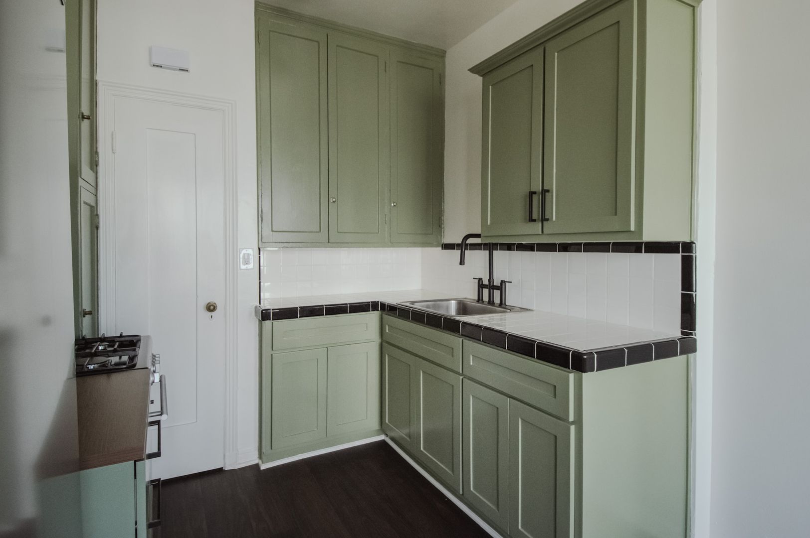 Los Angeles Apartment: 801 S Gramercy Drive