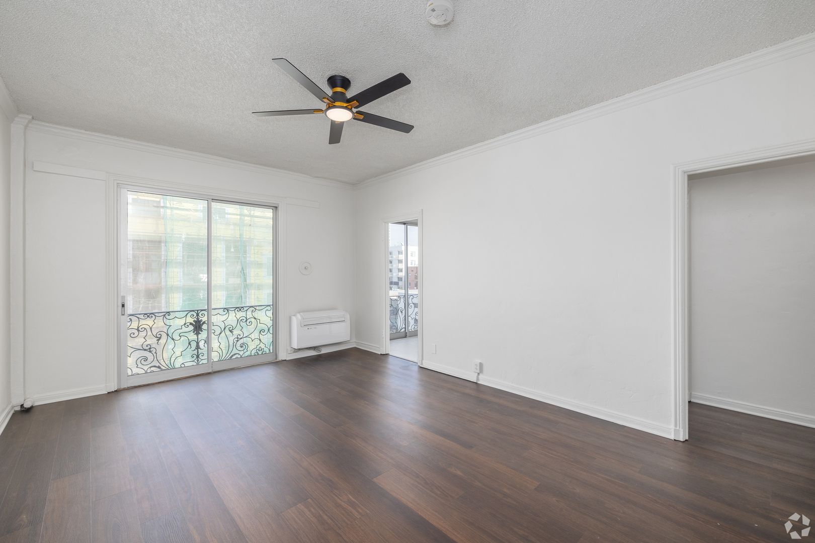 Los Angeles Apartment: 801 S Gramercy Drive