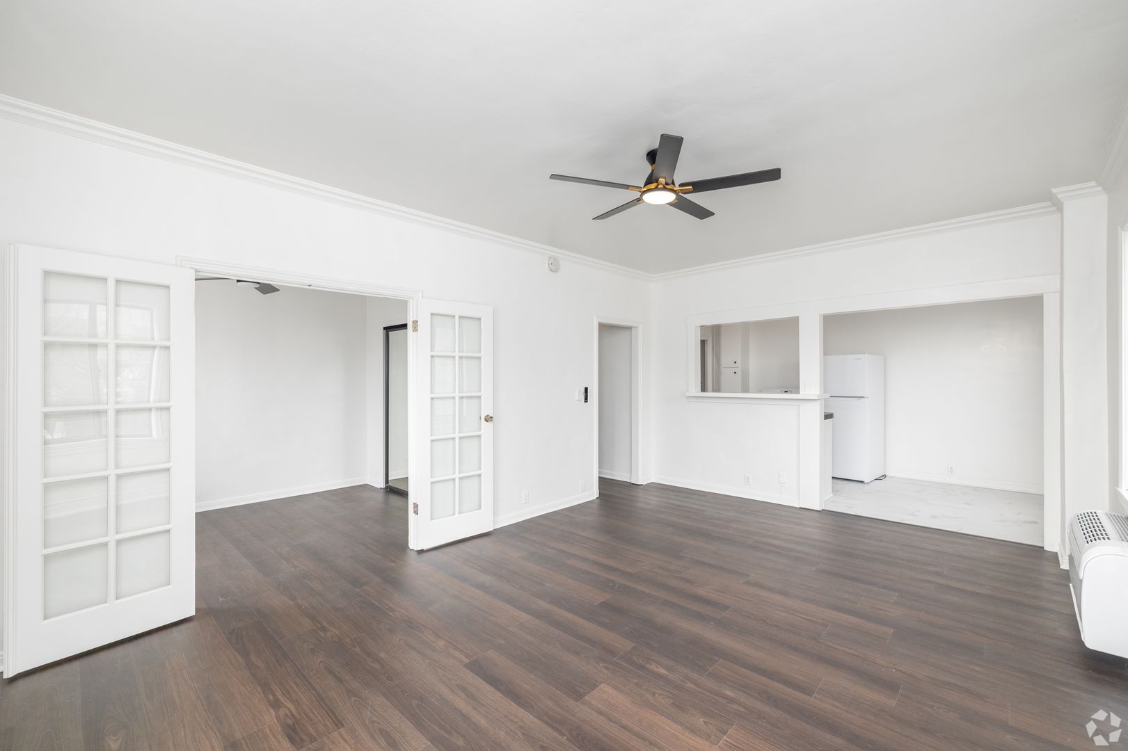 Los Angeles Apartment: 801 S Gramercy Drive