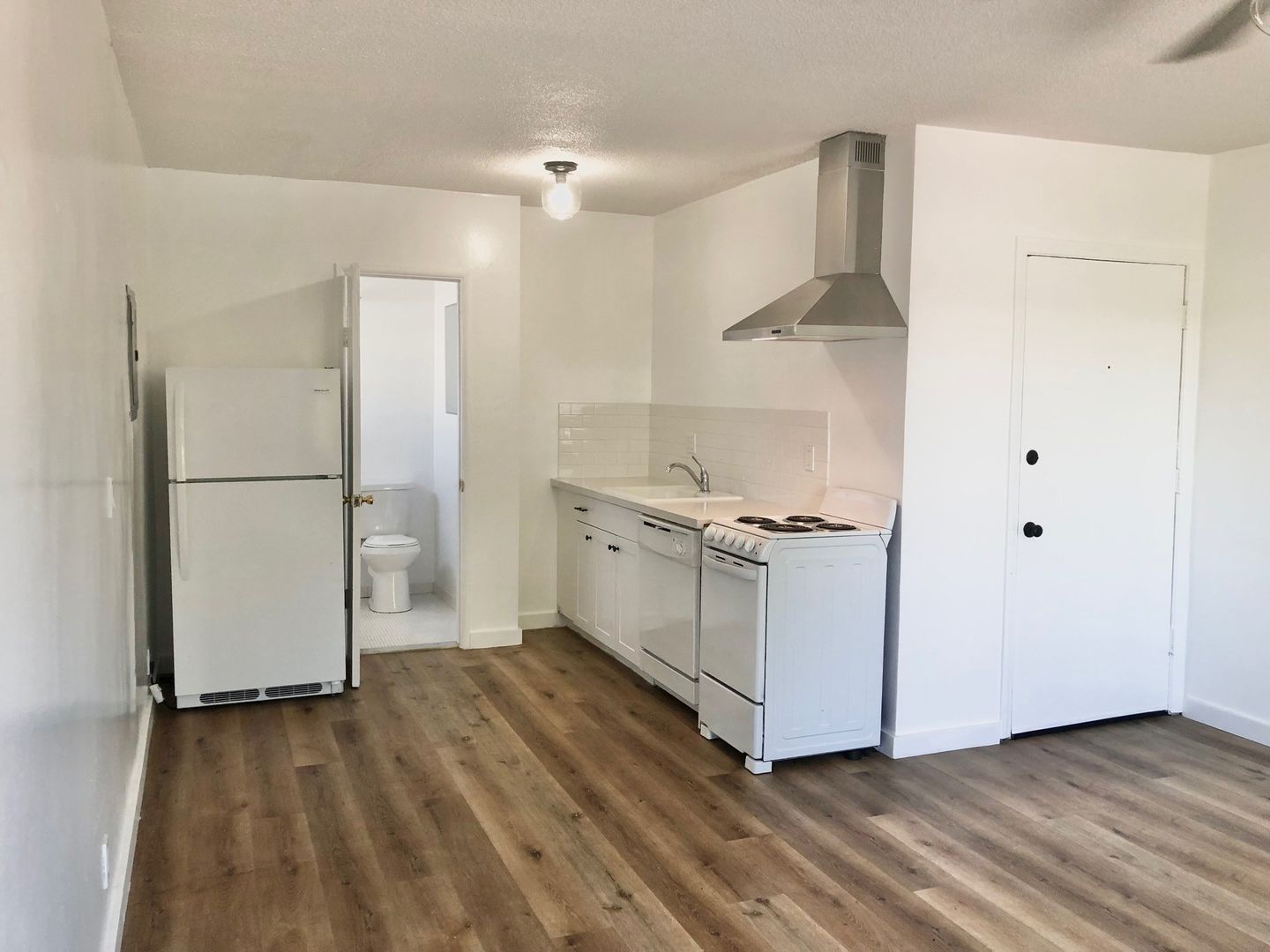Los Angeles Apartment: 1006 N El Centro Avenue