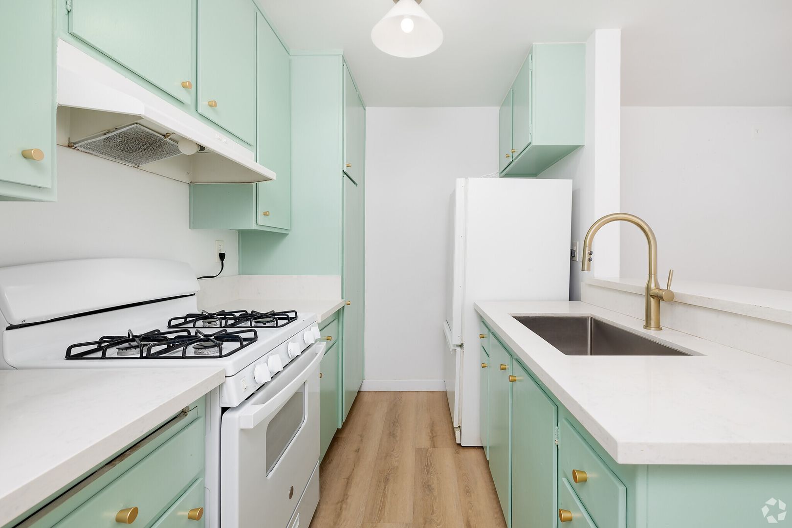 Los Angeles Apartment: 114 S. Gramercy Place