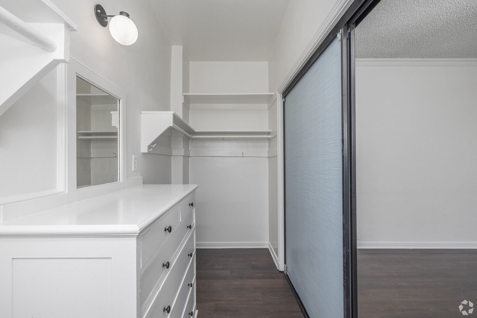 Los Angeles Apartment: 801 S Gramercy Drive