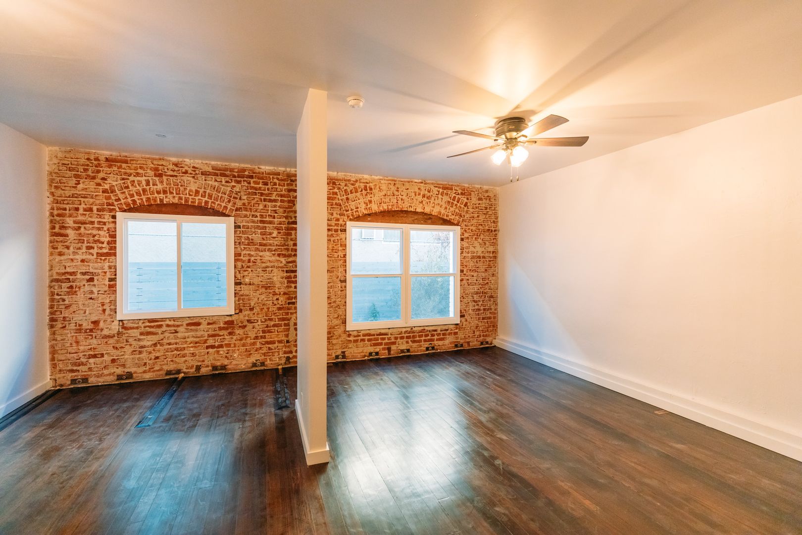 Los Angeles Apartment: 1006 N El Centro Avenue