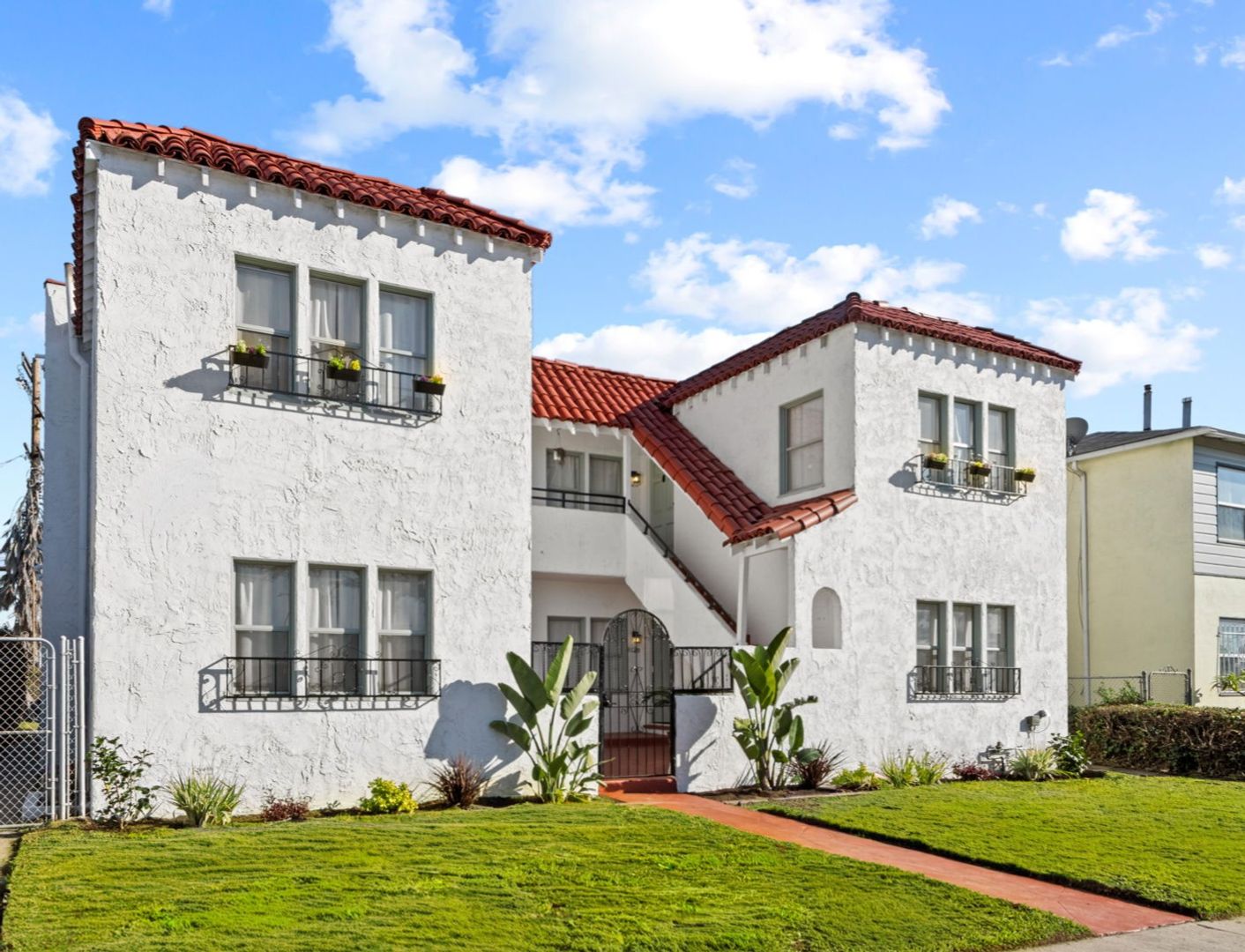 Los Angeles Apartment: 8018 S New Hampshire Ave