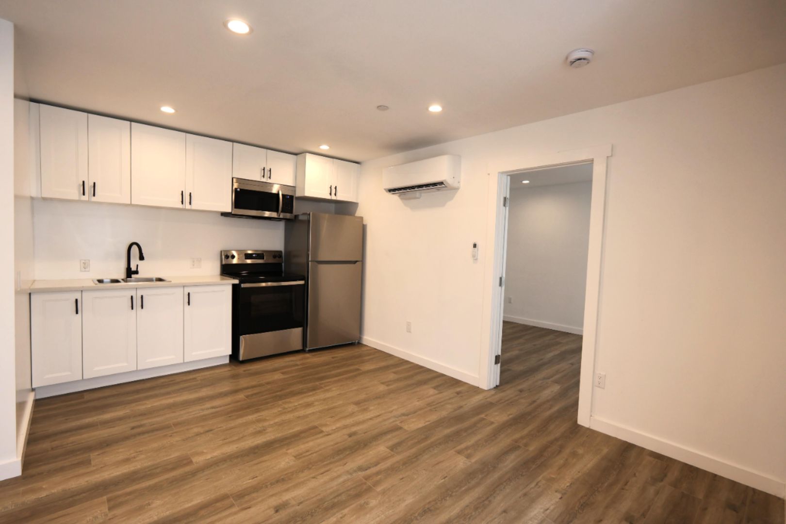 Los Angeles Apartment: 1237 West 93rd Street