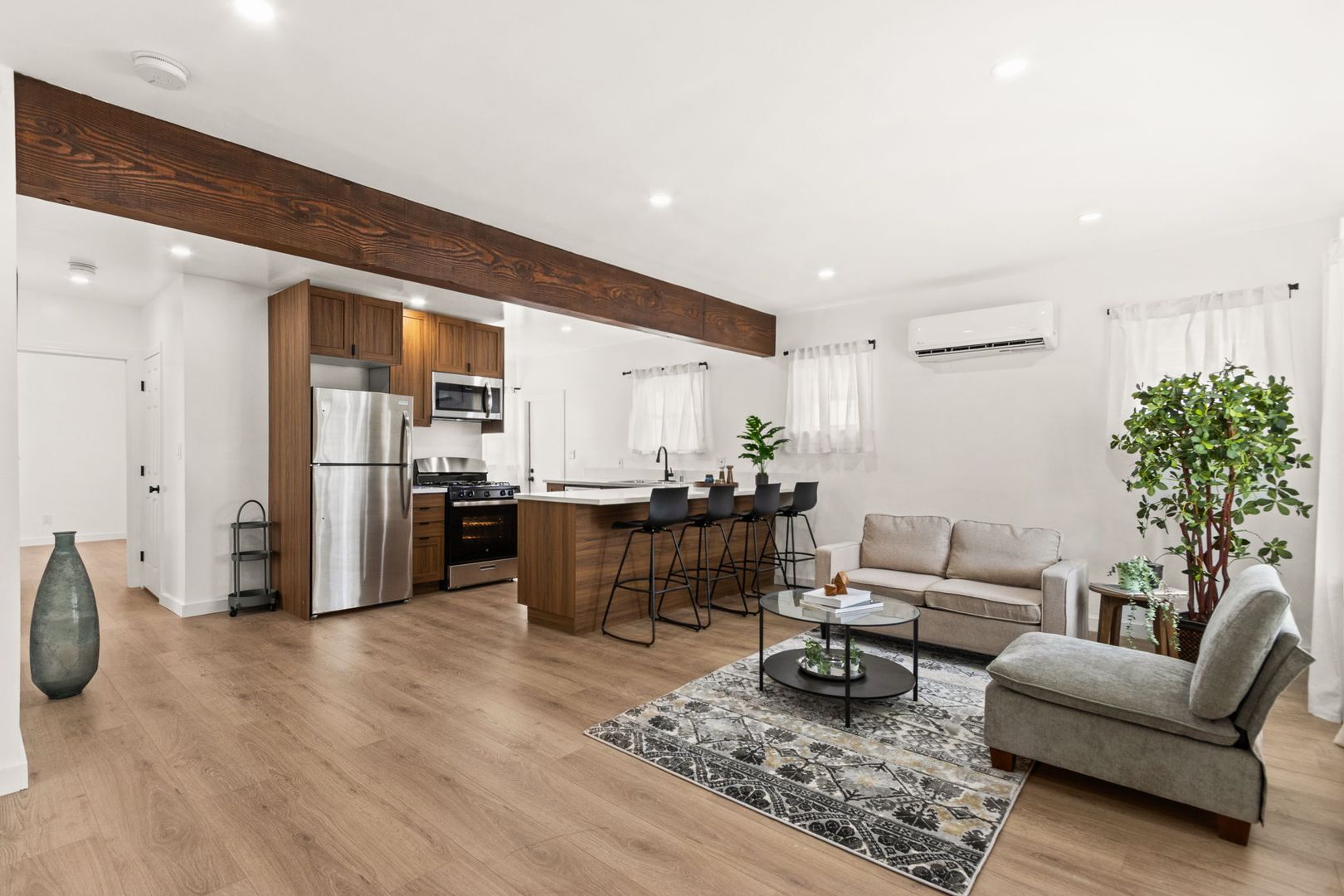 Los Angeles House: 1244 W 107th St