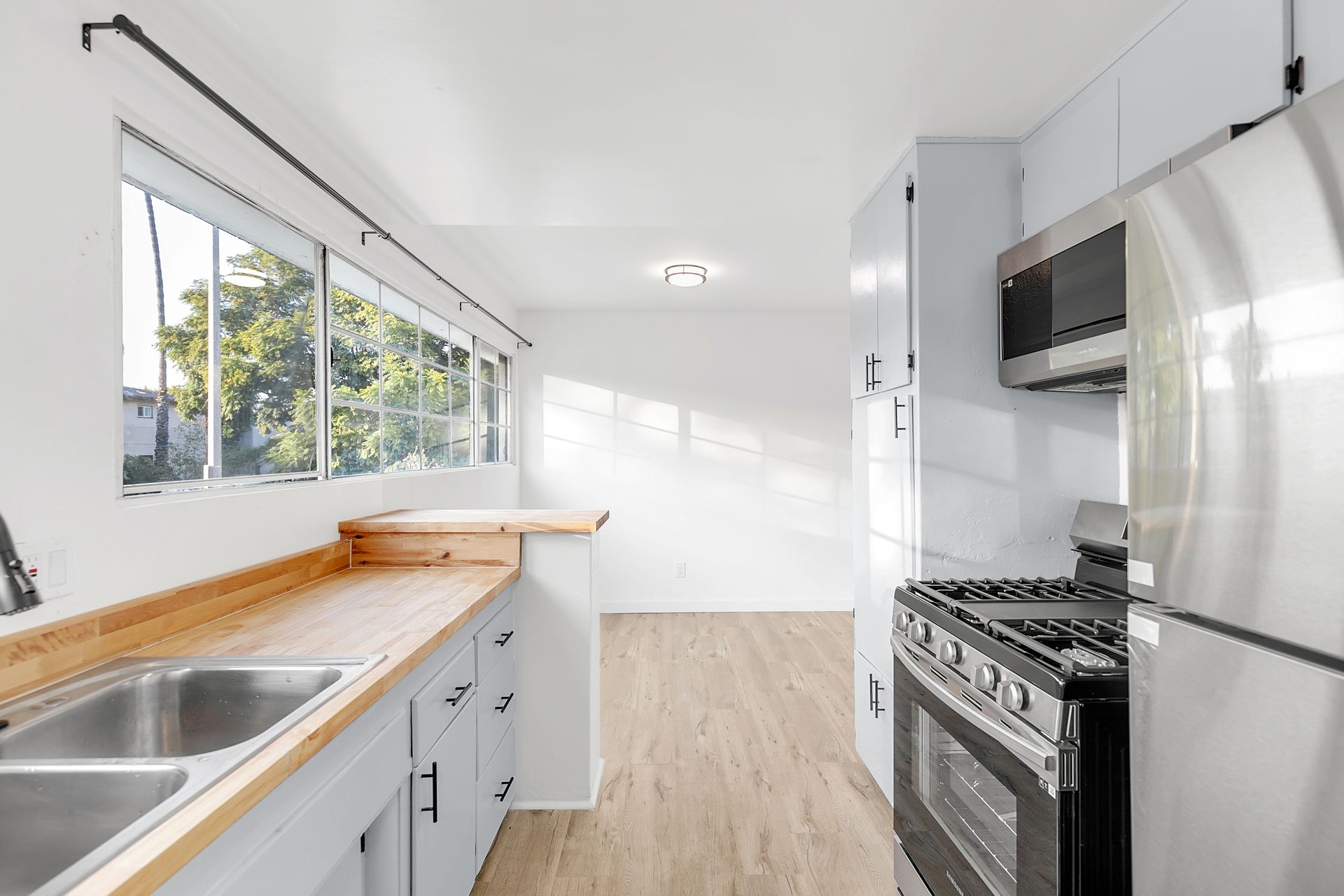 Stylish & Spacious 1-Bed 1-Bath – Newly Remodeled, Prime Location 3 of 12