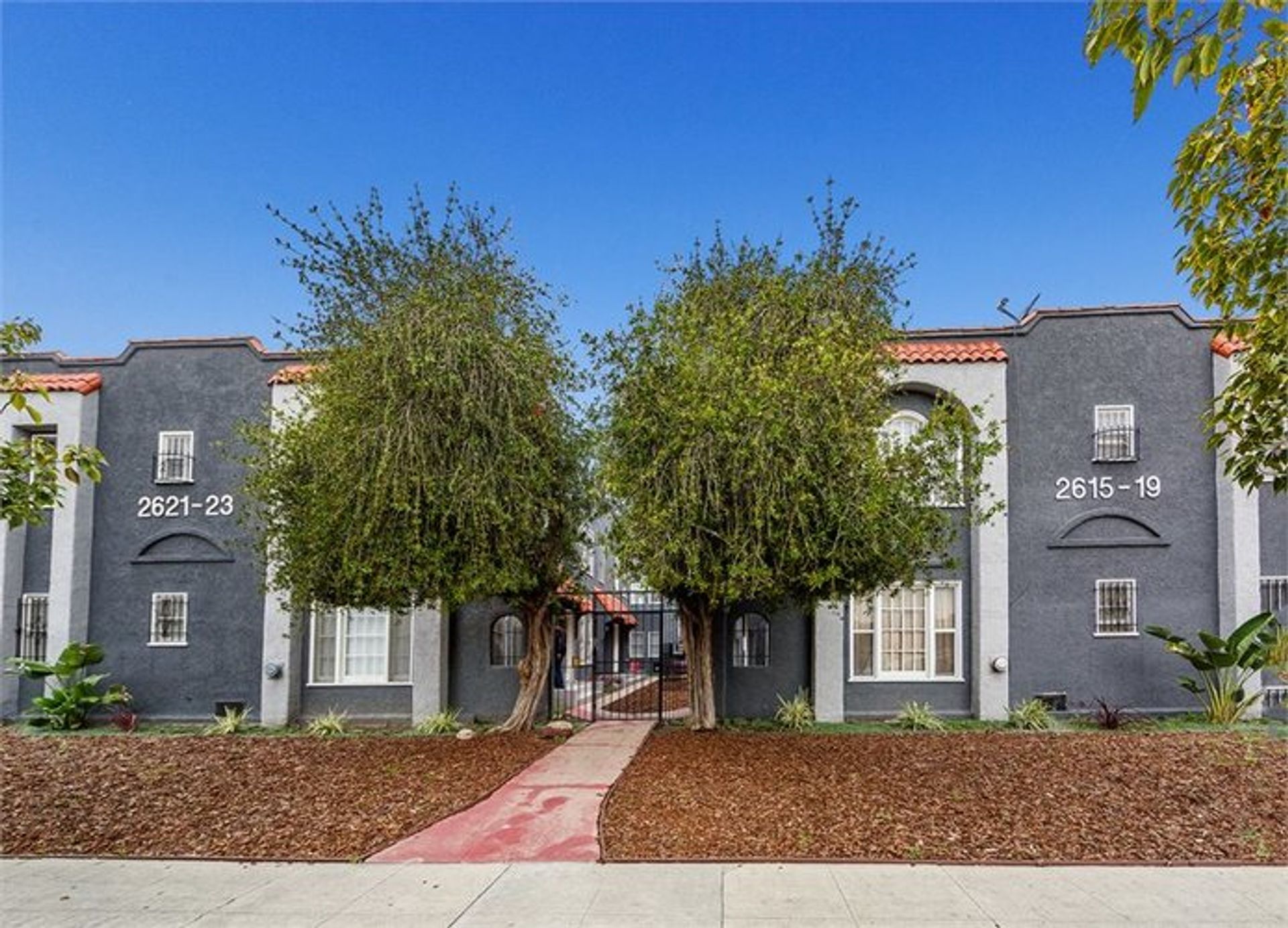 2615 S. VICTORIA AVE APTS