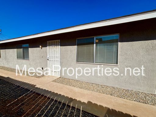 Beautiful 3 bedroom 2 bathroom Unit in Apple Valley! – photo 1