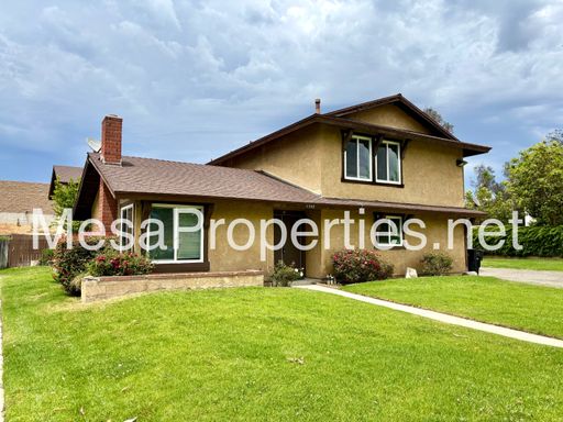 Beautiful 3 Bed, 1.5 Bath Apartment in Ontario – photo 1