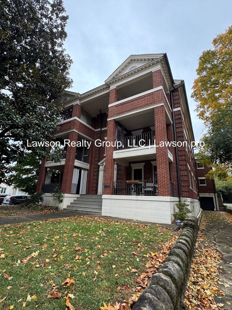 Roanoke Apartment: 1119 Franklin Road