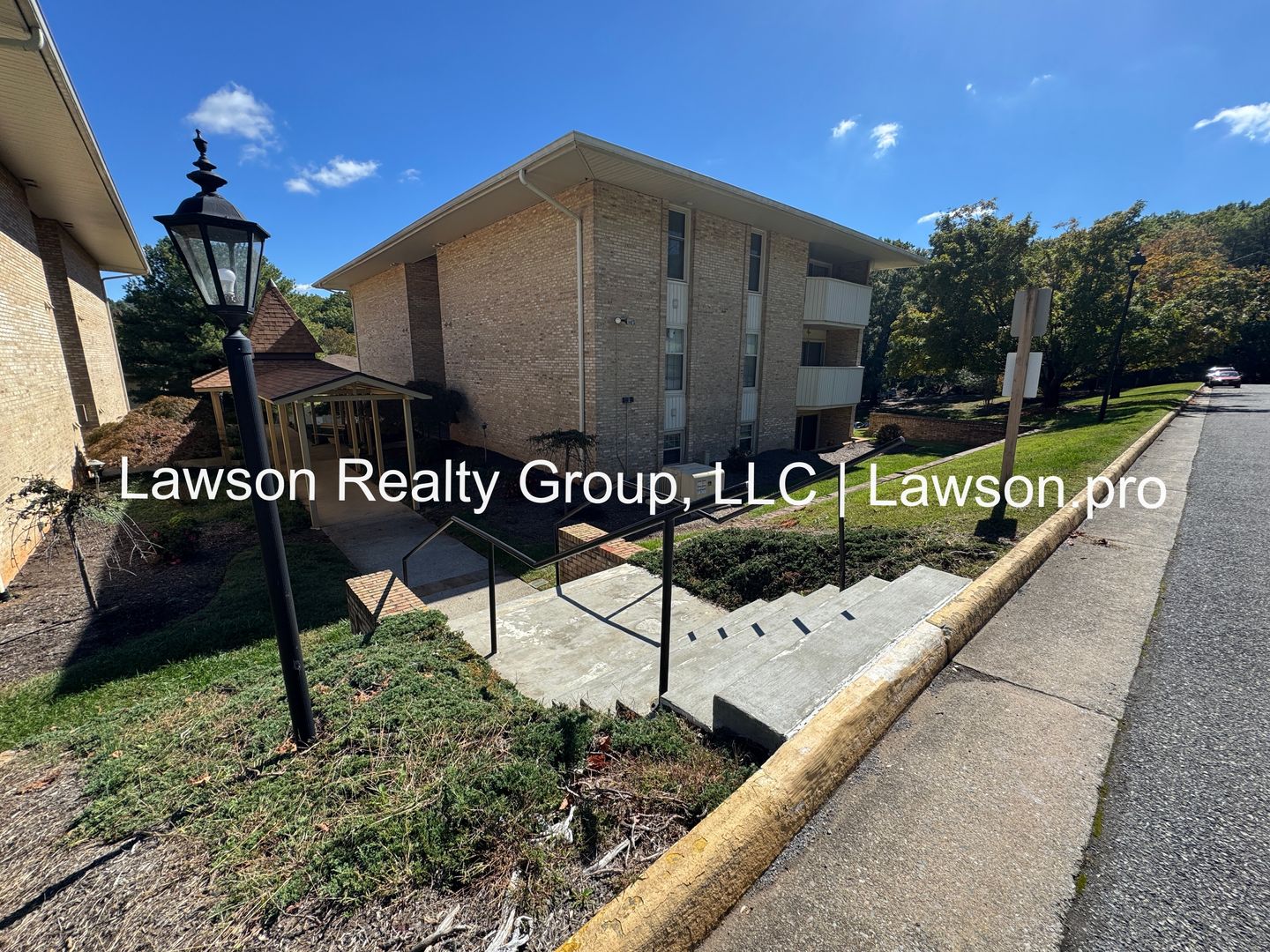 Roanoke House: 5260 Crossbow Cir