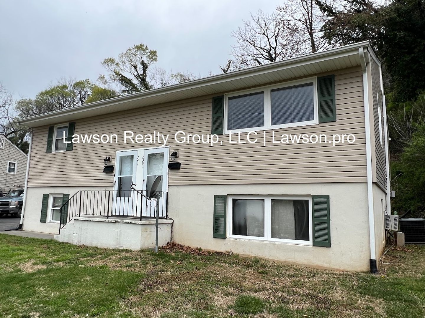 Roanoke Apartment: 739-743 Suburban Ave., SW