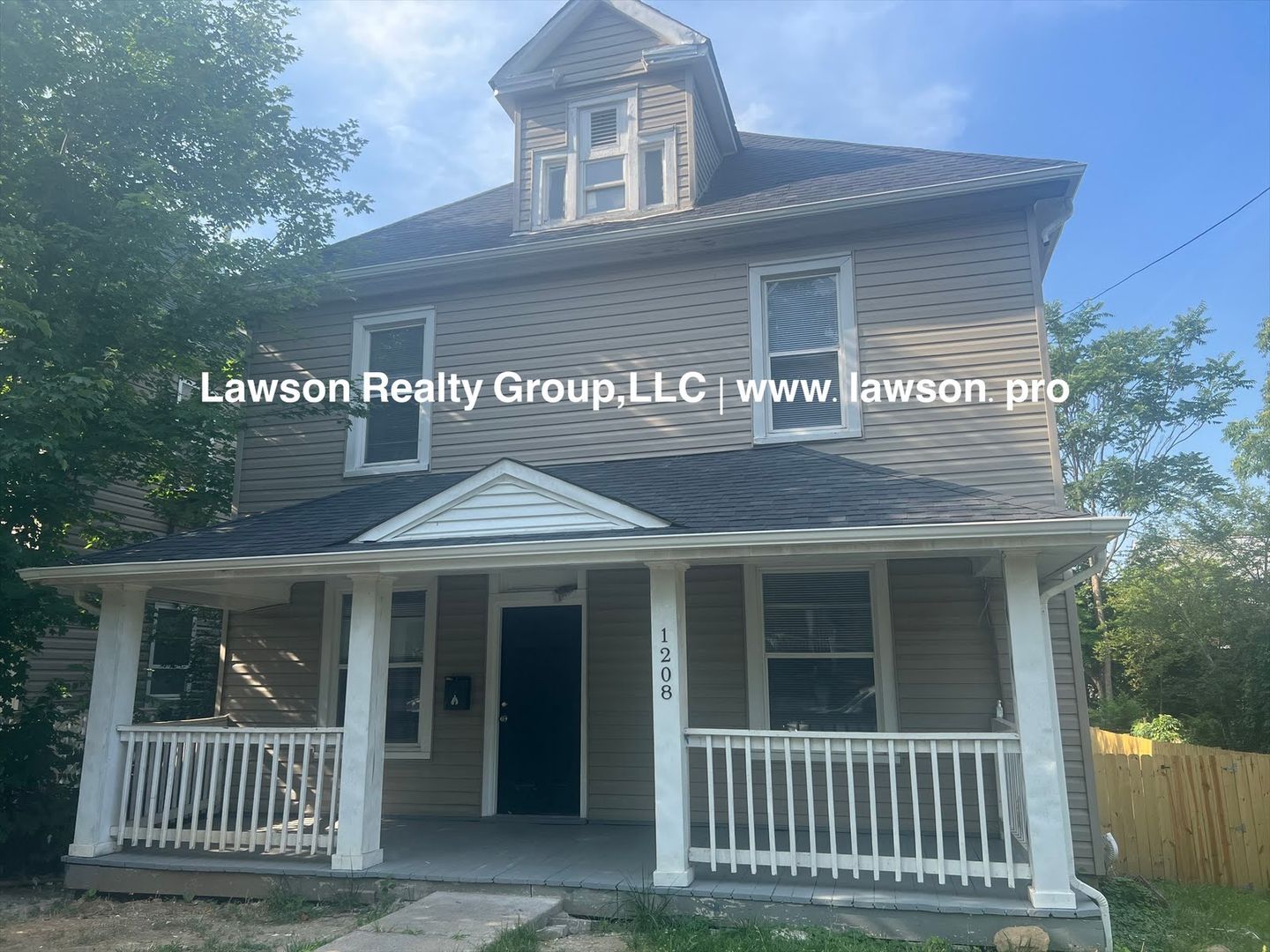 Roanoke House: 1208 Chapman  Ave