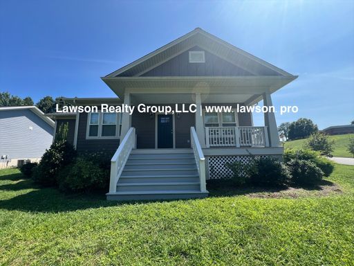 Newer Construction Cottage with Double Car Garage – photo 1