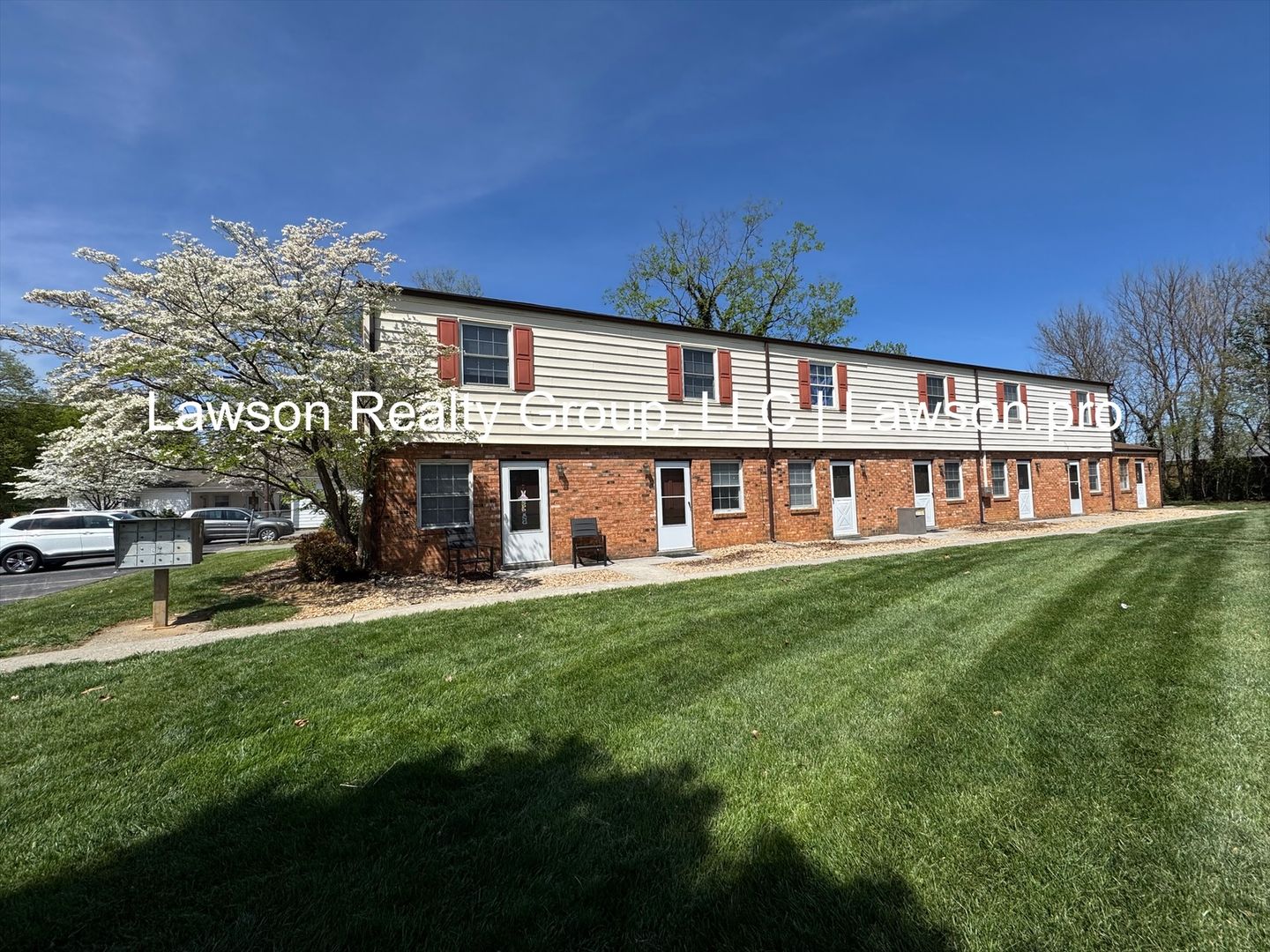 Salem Apartment: 821 Apperson Drive