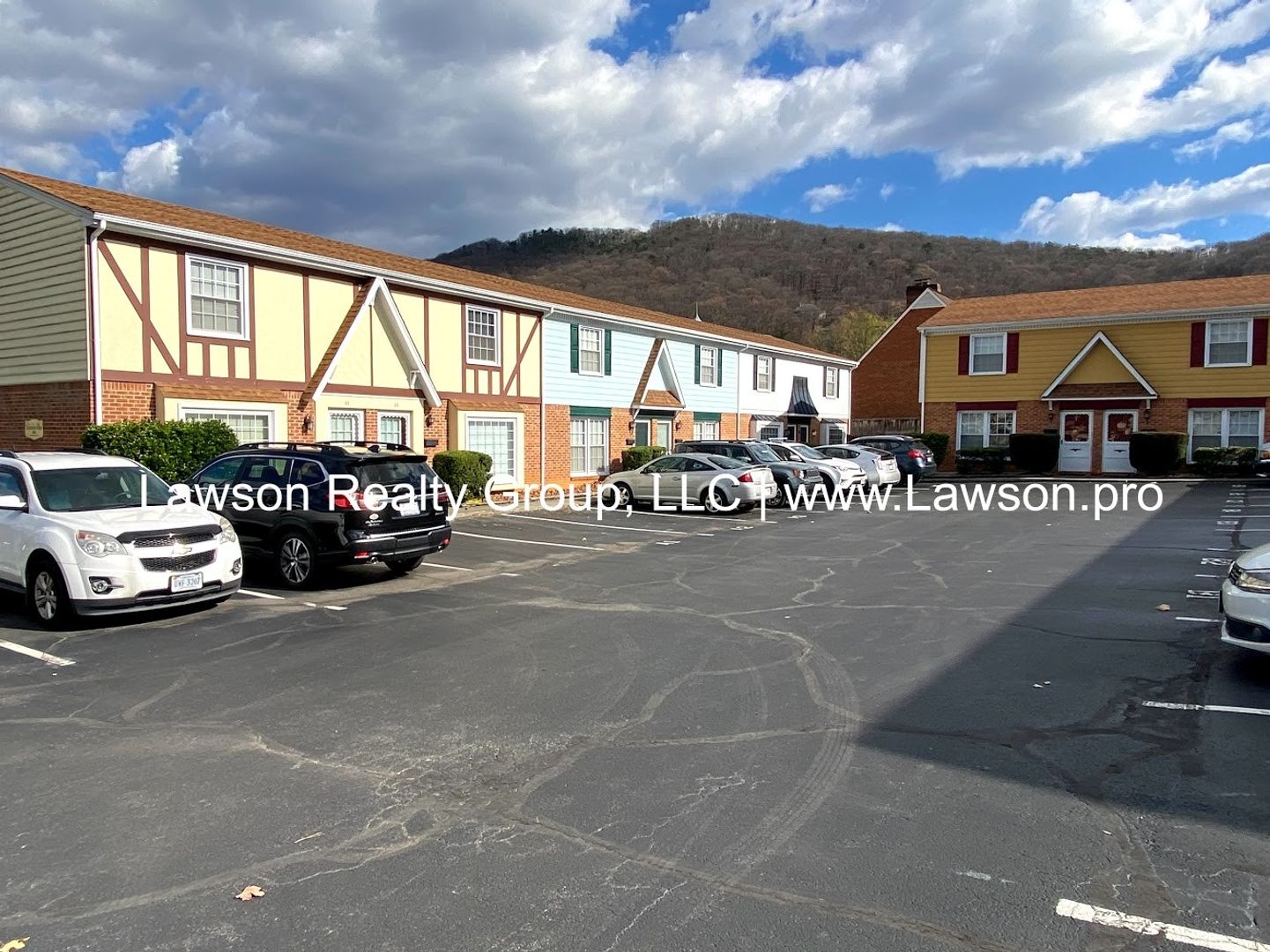 Roanoke Apartment: 2406 Richelieu Ave. SW