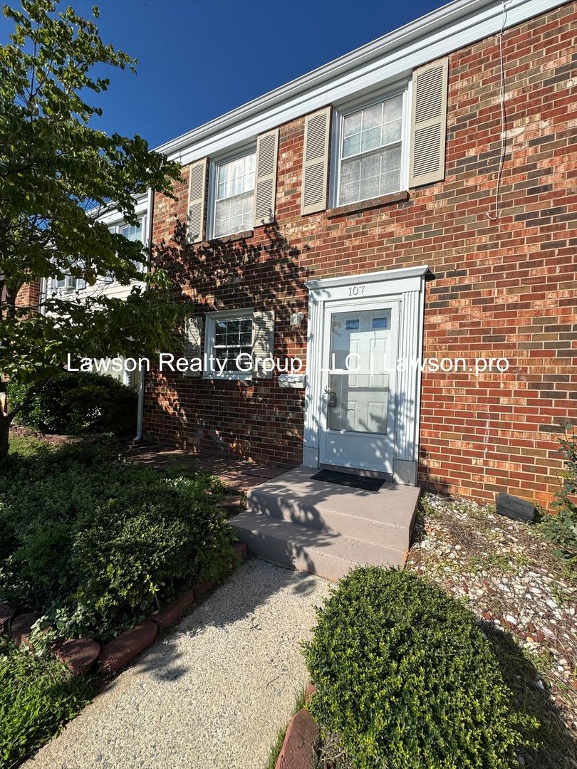 Vinton House: 107 Oxford Sq.