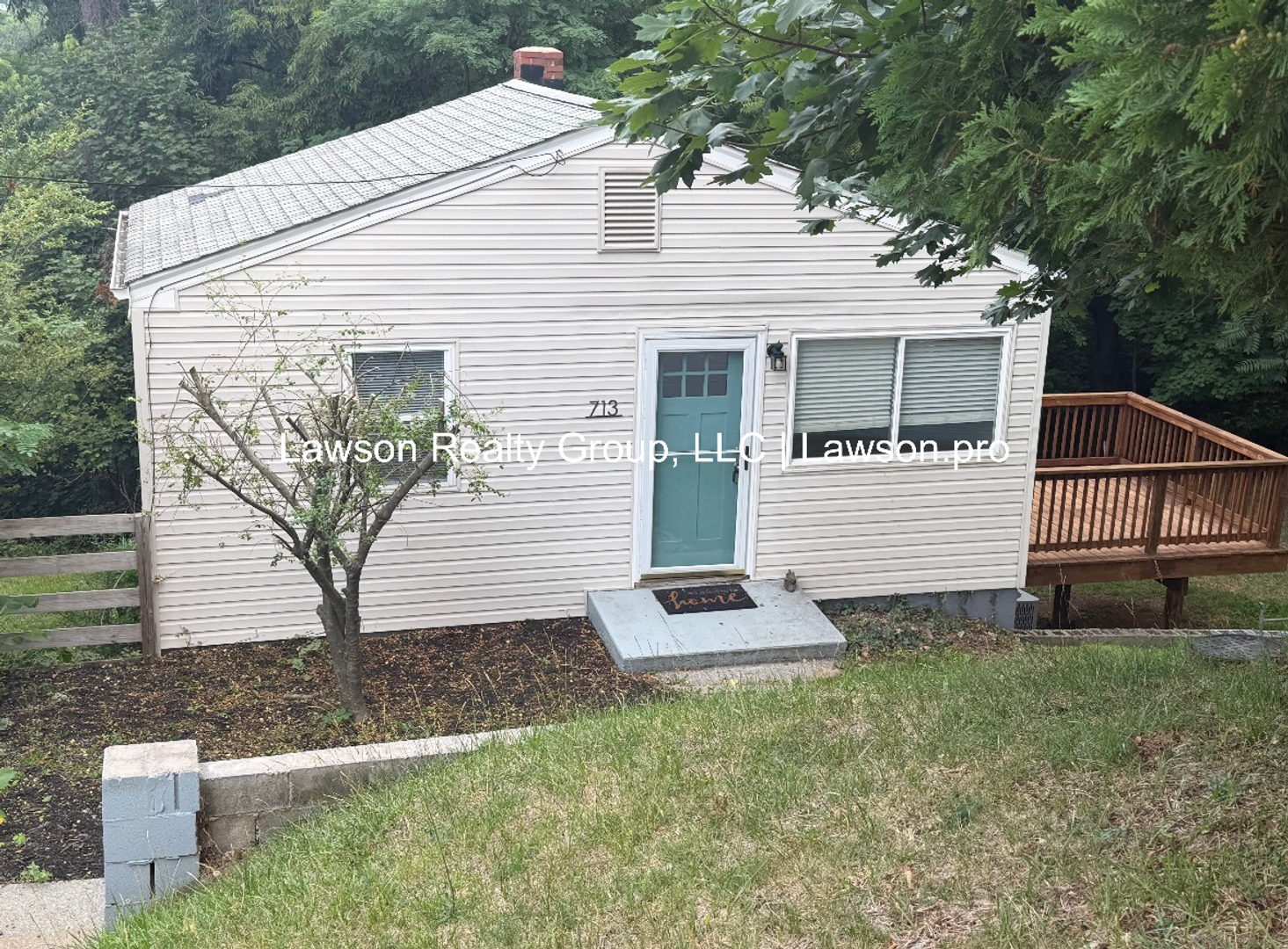 Salem House: 713 Oakview Dr.