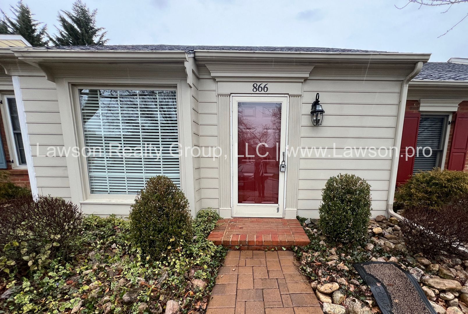 Salem Apartment: 860-879 Stonegate Court