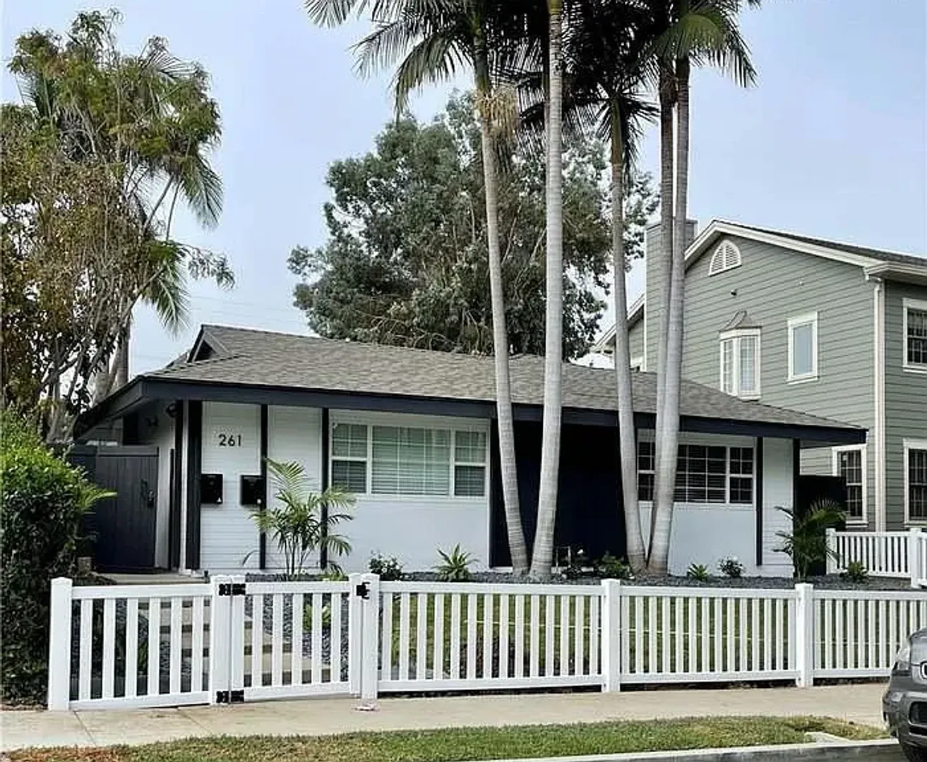 Long Beach Apartment: 261 Prospect Ave