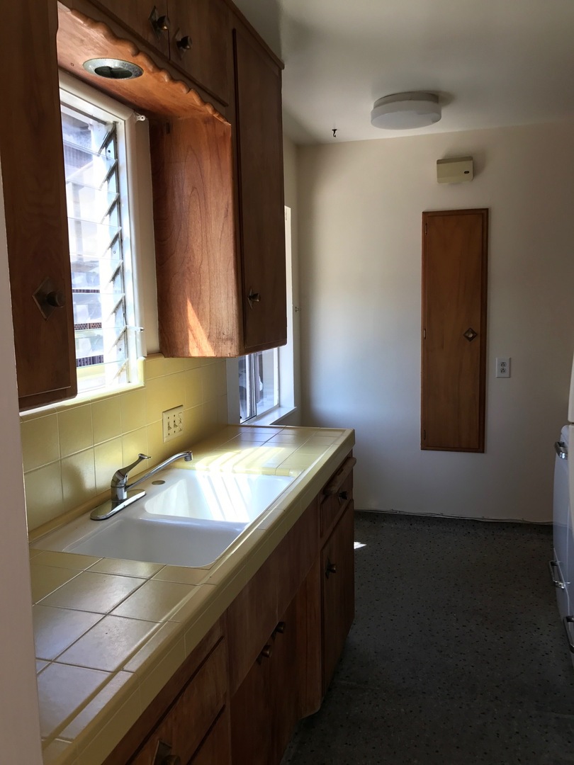 Long Beach Apartment: 1575 E Appleton Street #9