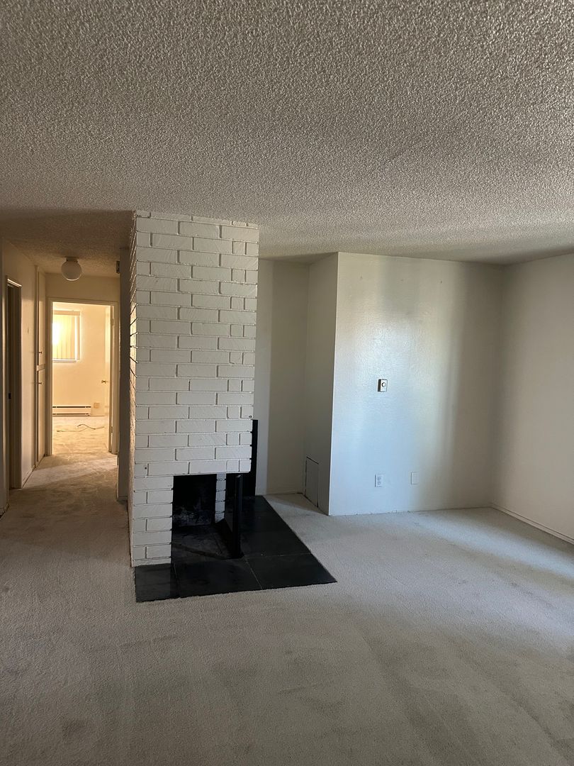 Long Beach Apartment: 218 Belmont Ave