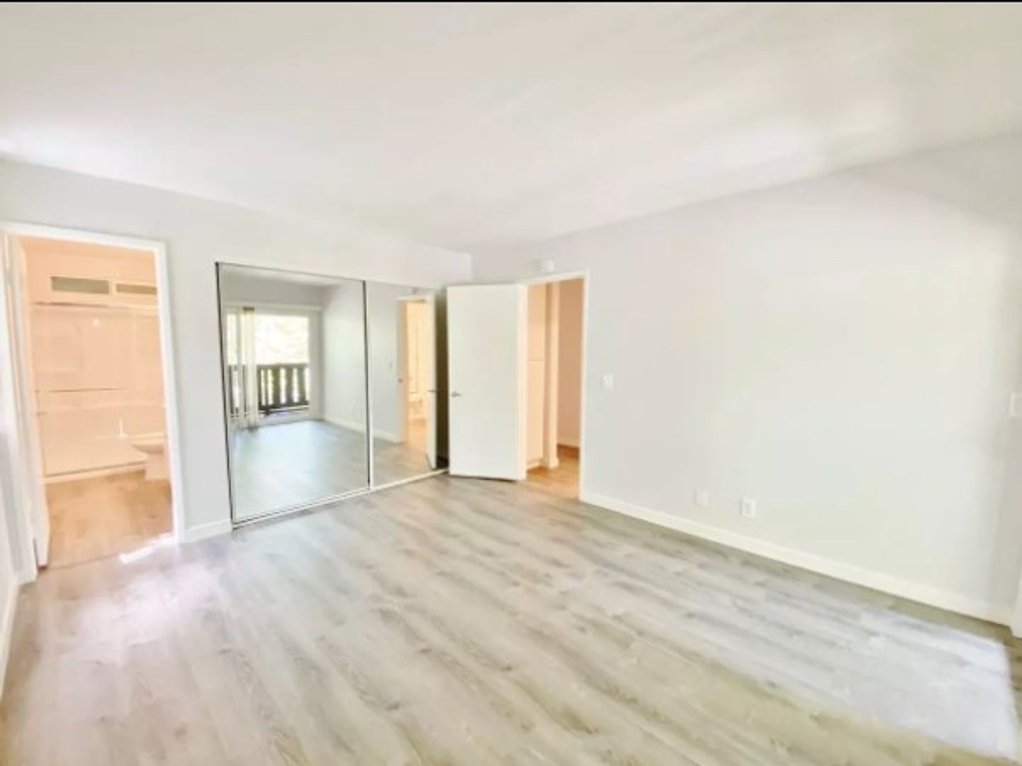 Long Beach Apartment: 1203 E San Antonio Drive #301