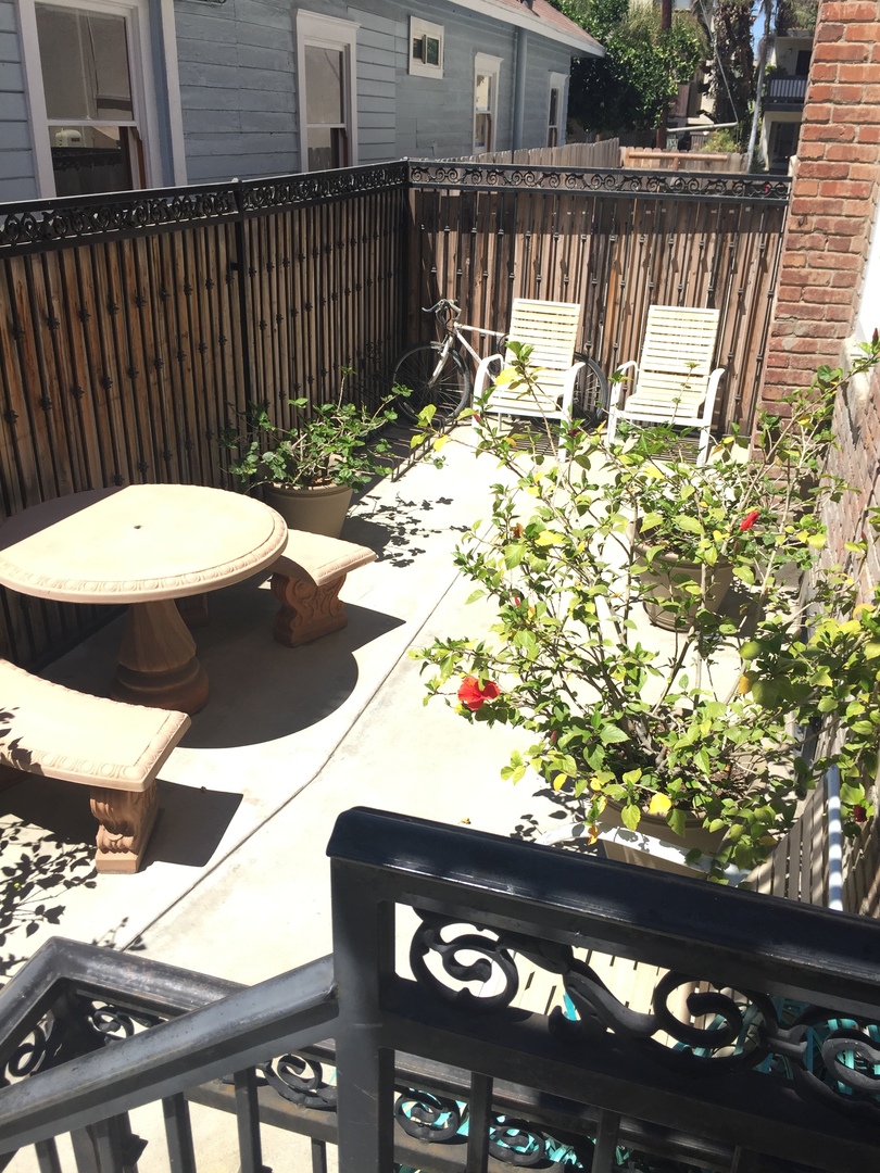 Long Beach Apartment: 345 Chestnut Ave