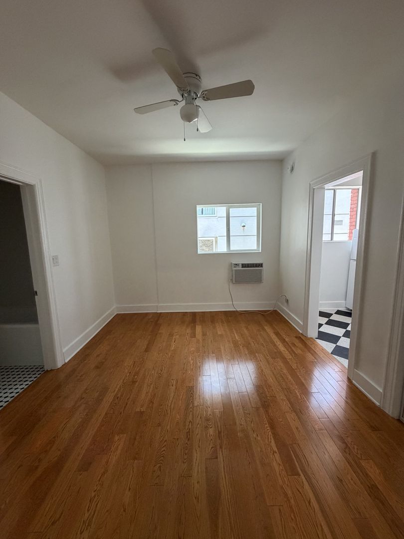 Los Angeles Apartment: 2737 Francis Avenue