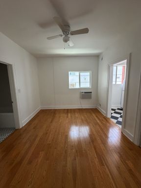 Studio with refinished hardwood floors in a 1920s brick building near Koreatown – photo 1