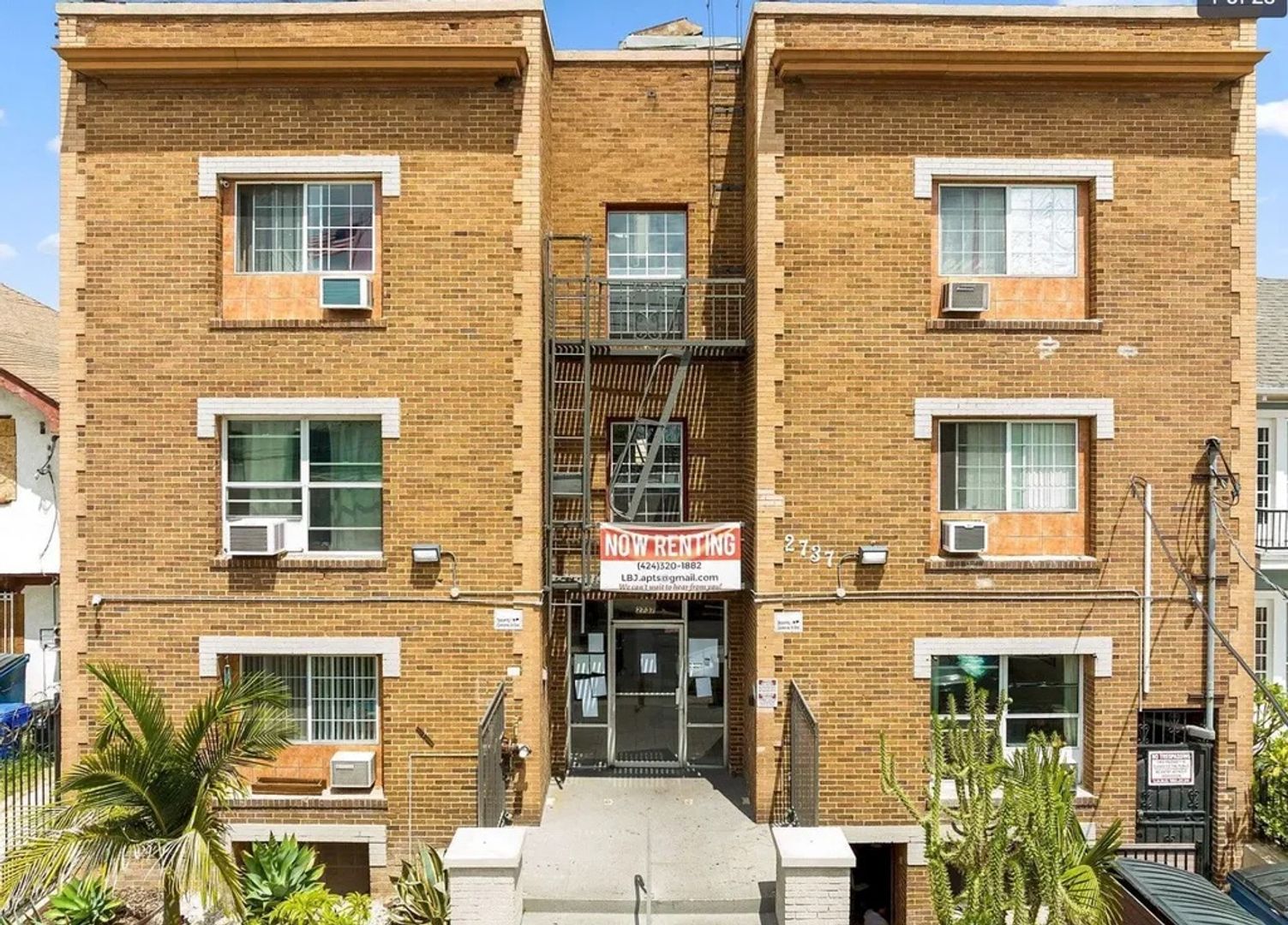 Los Angeles Apartment: 2737 Francis Avenue