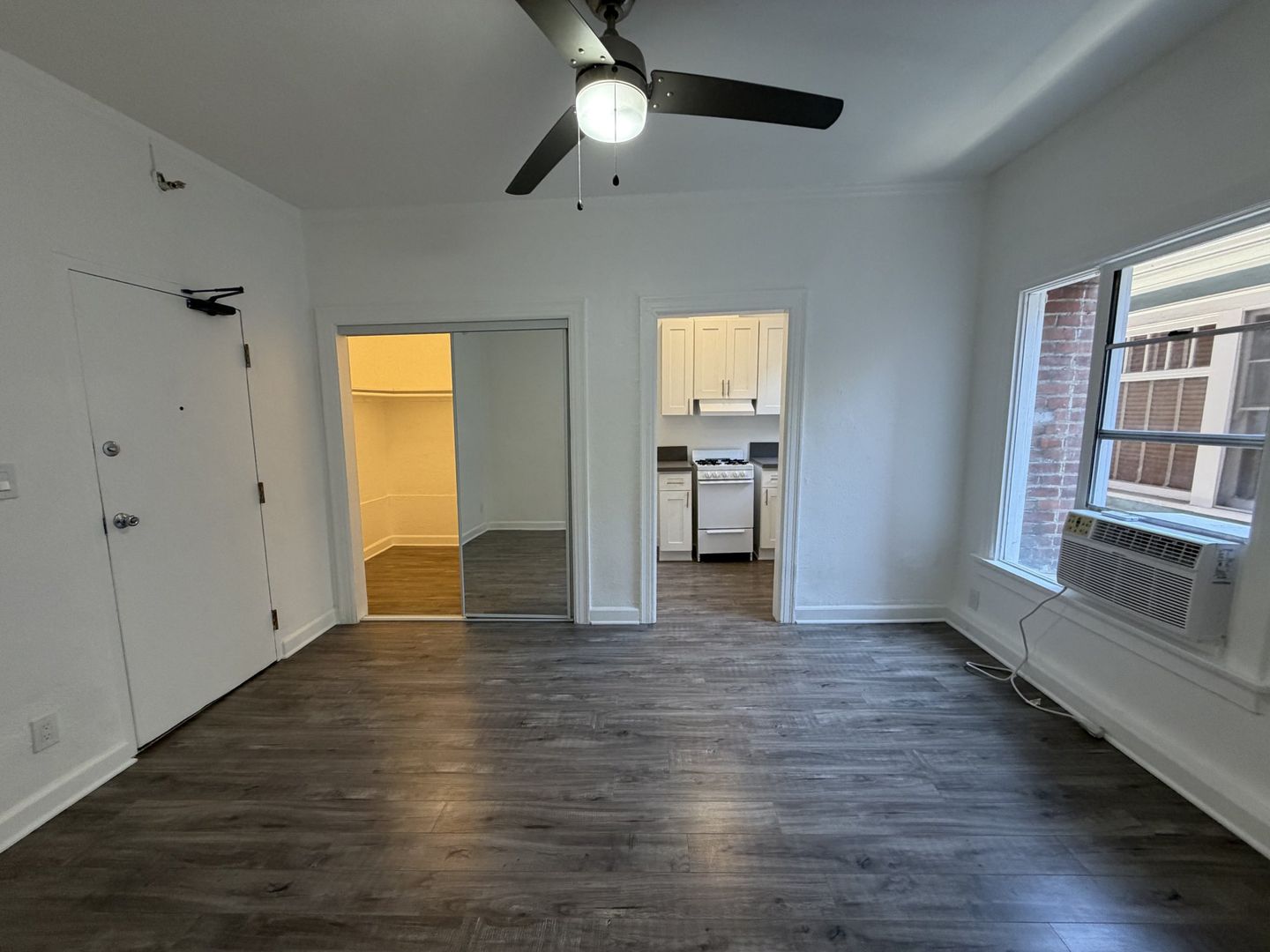 Los Angeles Apartment: 2737 Francis Avenue