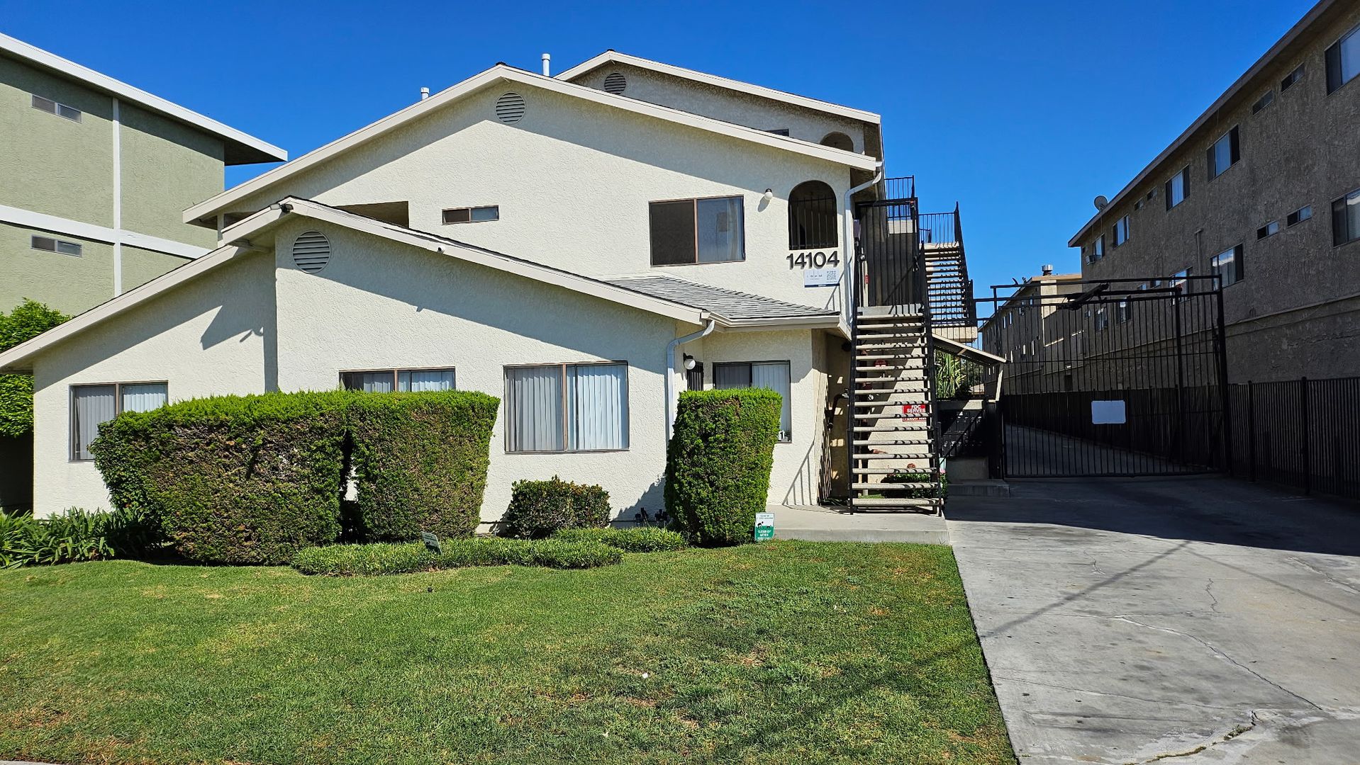 Hawthorne Apartment: 14104 Yukon Avenue