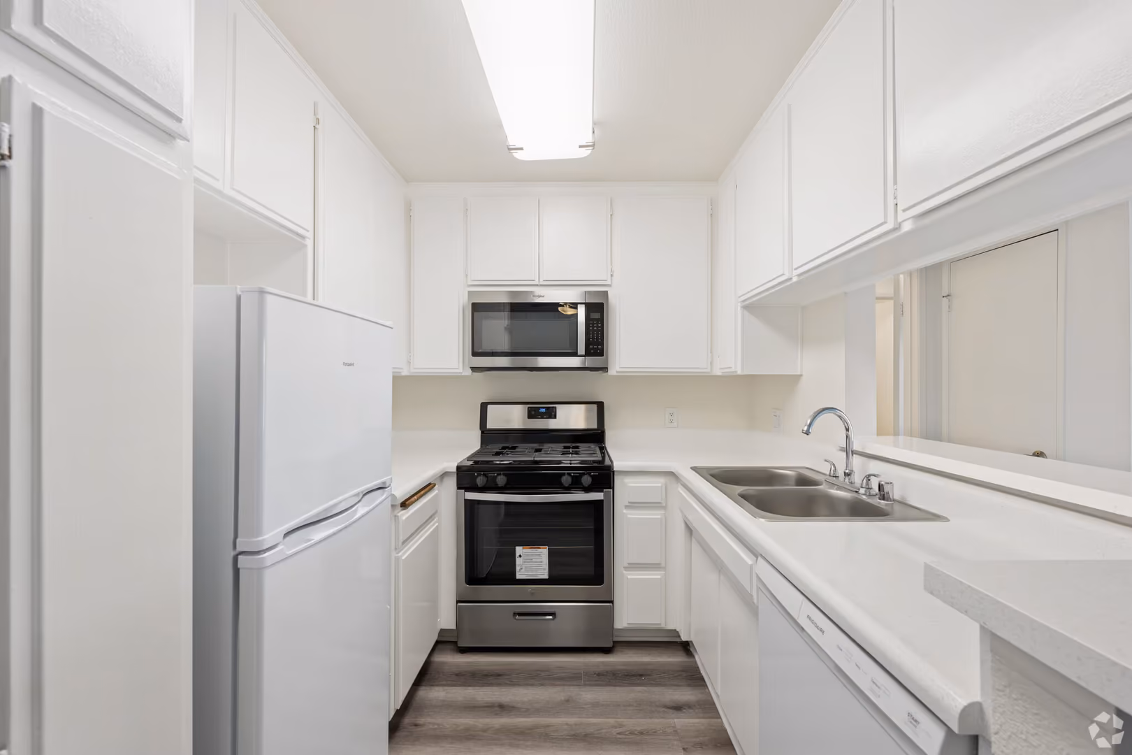 Northridge Apartment: 9151 Darby Avenue