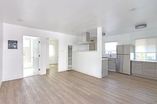 Ground Floor Renovated 1 Bedroom/1 Bath – photo 1