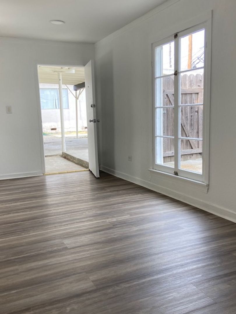 Los Angeles Apartment: 2224-2226 1/2 Wellesley Ave