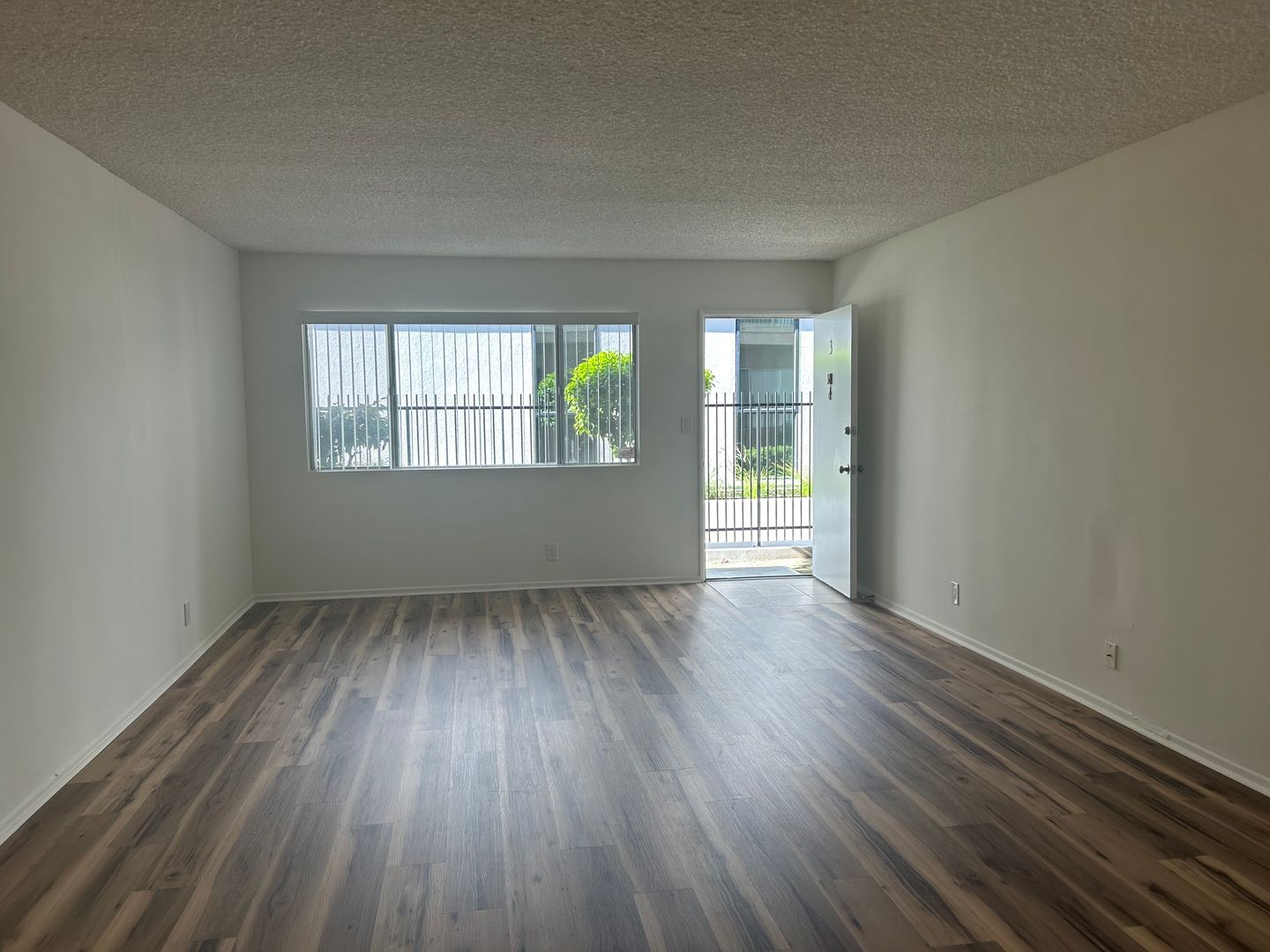 North Hollywood Apartment: 5115 Colfax Avenue