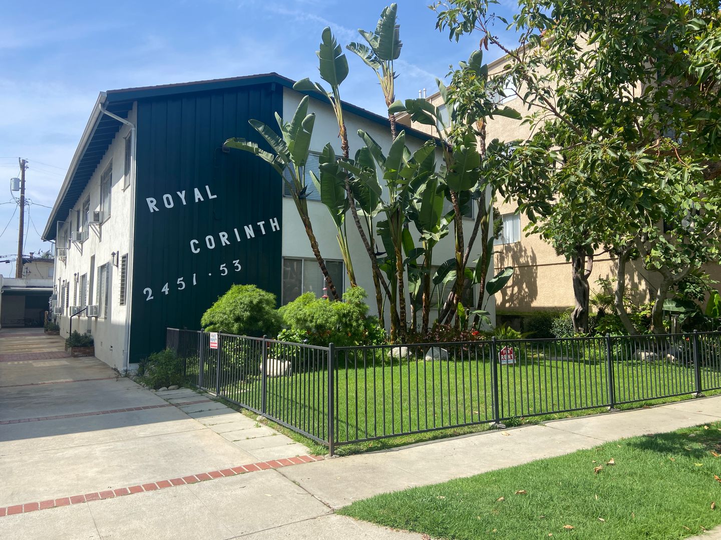 Los Angeles Apartment: 2451-2453 Corinth Ave