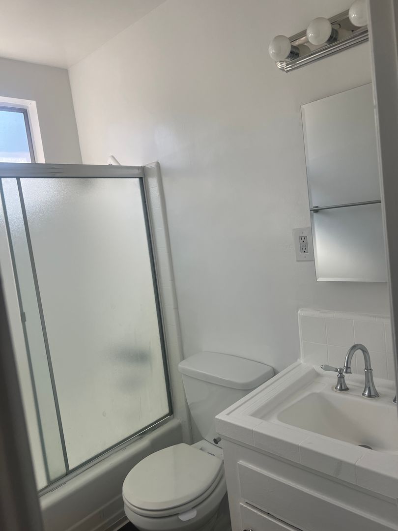 Inglewood Apartment: 513 North Market Street