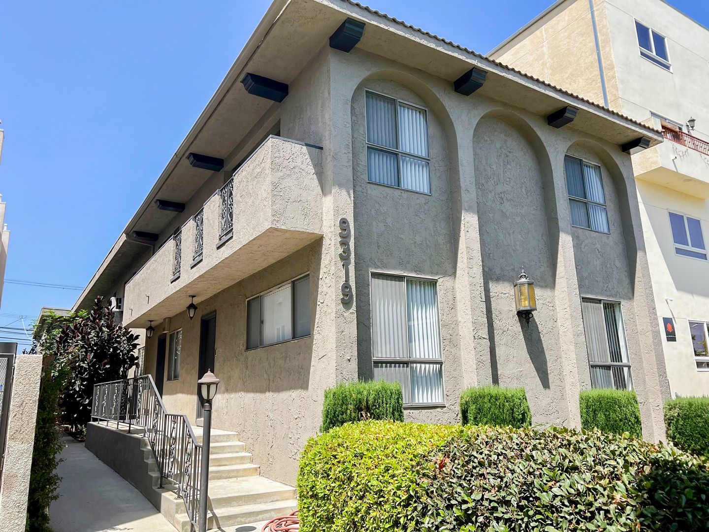 Los Angeles Apartment: 9319 Alcott St.