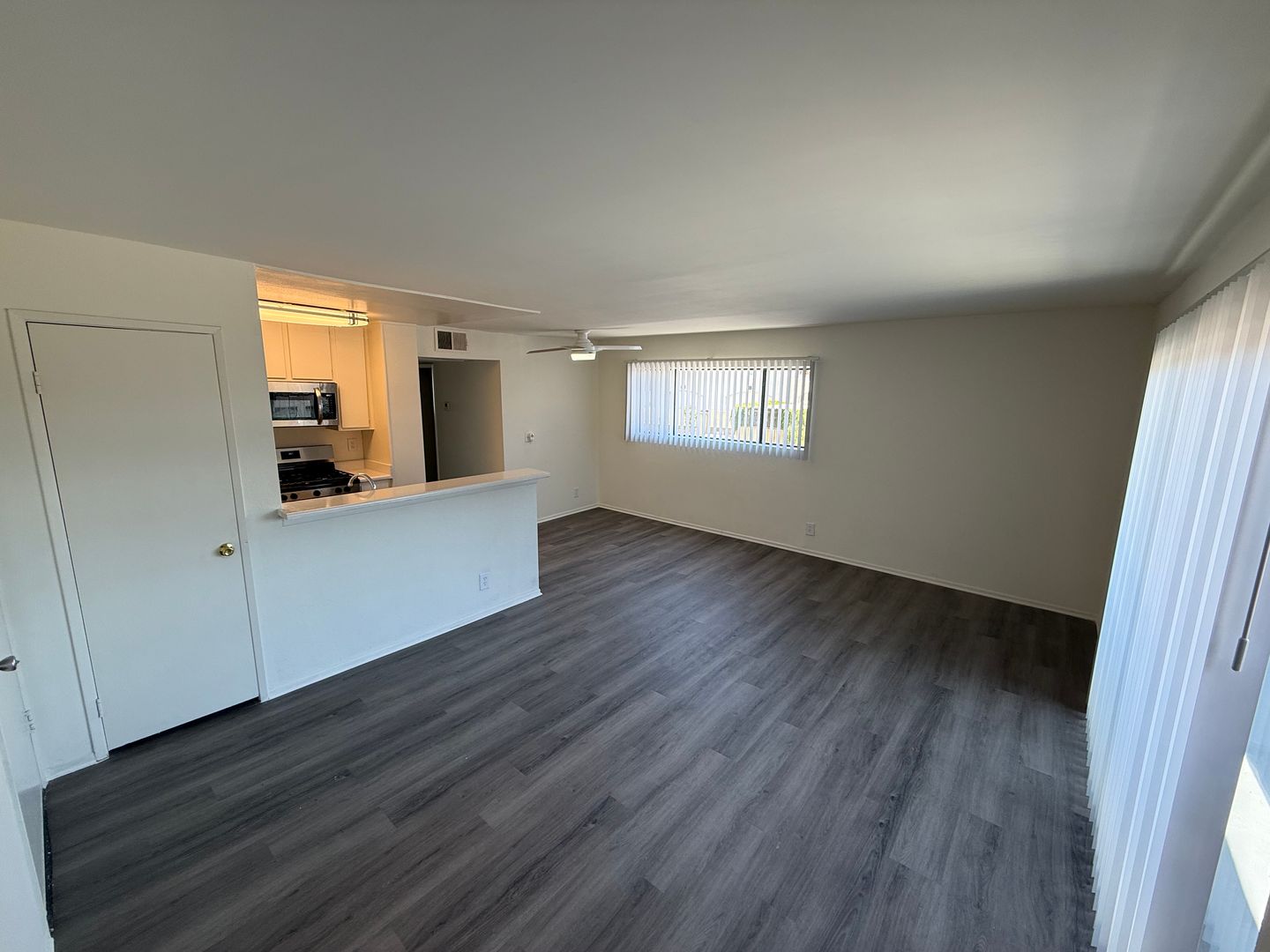 Sherman Oaks Apartment: 14543 Burbank Boulevard