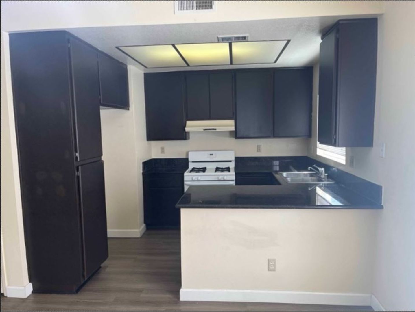 Pasadena Apartment: 79 & 89 Roosevelt Ave.