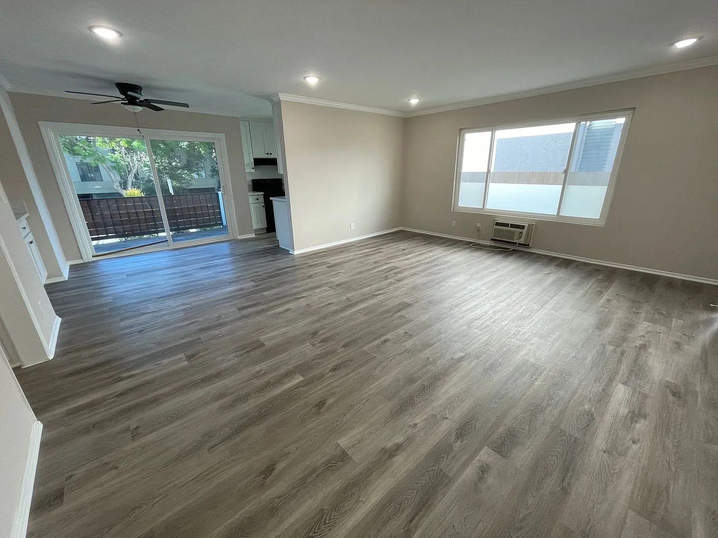 Los Angeles Apartment: 1424 Greenfield Avenue